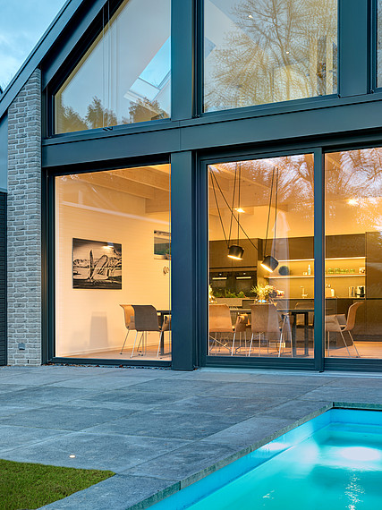 Villa mit Glasfassade Glasfront AuPenansicht